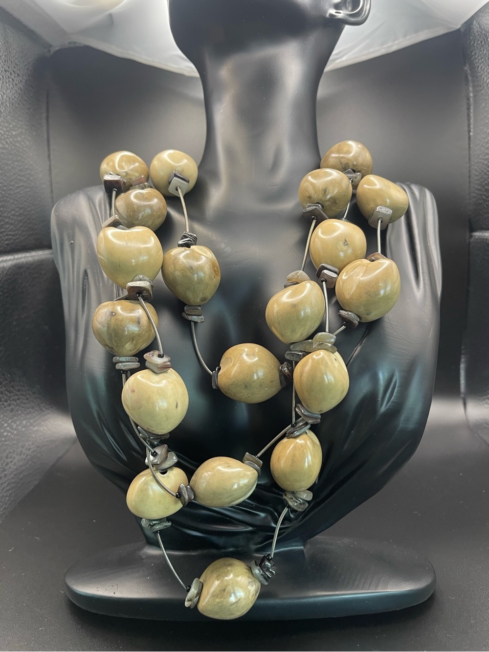 Vintage Hawaiian Kukui nut 3 stranded necklace